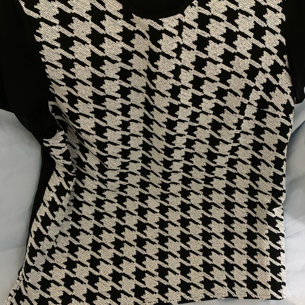 Black n White beautiful short sleeve top